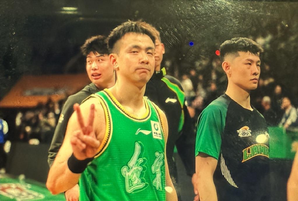 九游体育官方版下载安装-赵继伟9+2王者归来！王岚嵚8+1,亨特1篮板1犯规,辽篮领先四川20分