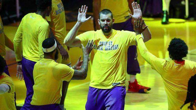 九游体育怎么看直播-36岁的小加遭遇中年危机，年轻人抢走他的工作岗位